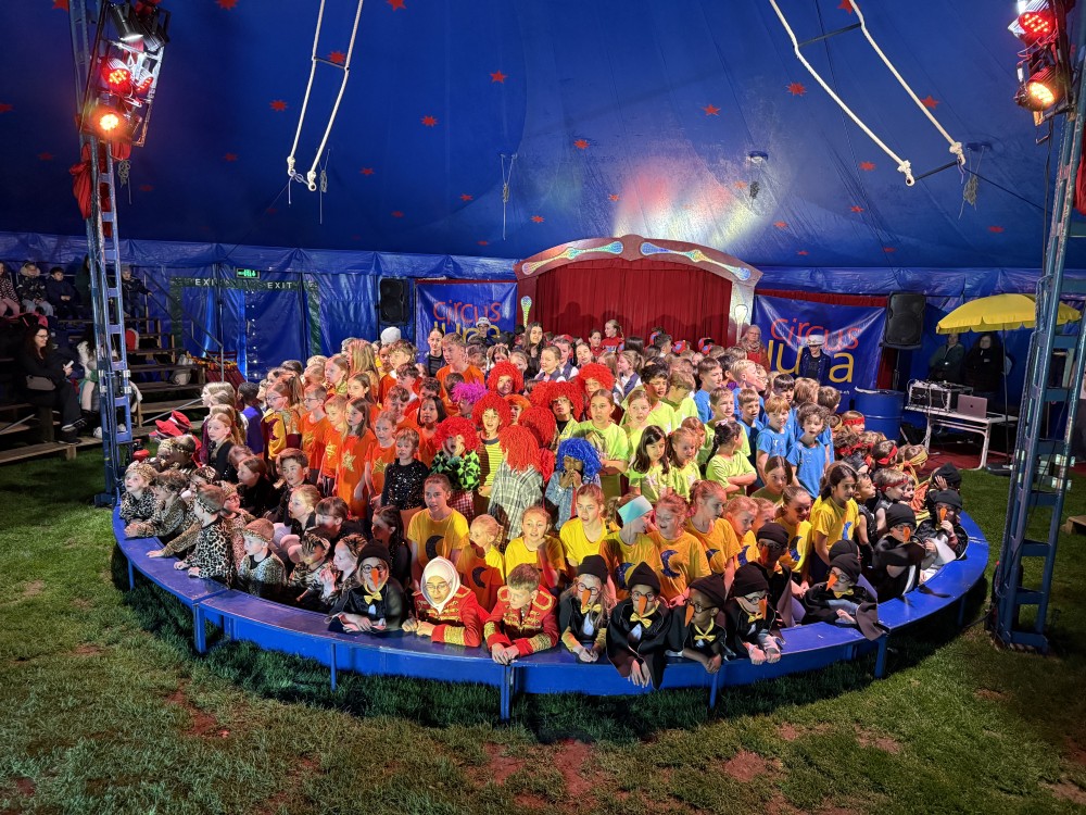 280%20Kinder%20in%20der%20Manege%201